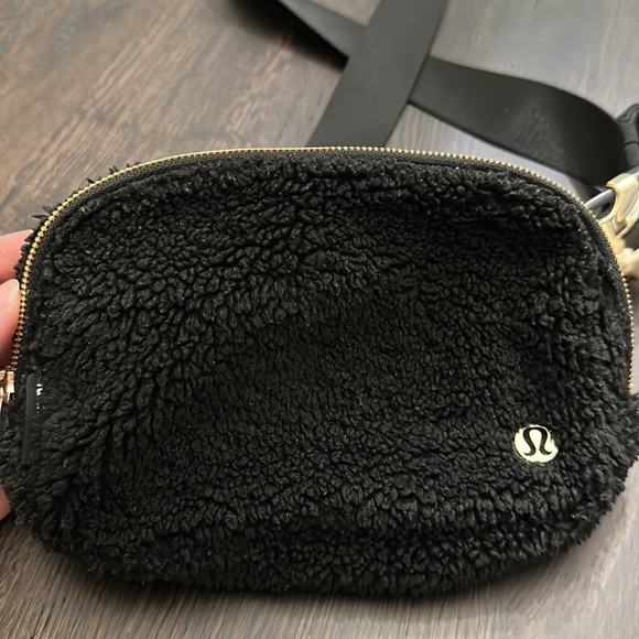 lululemon athletica Bags Lululemon Sherpa Belt Bag Poshmark